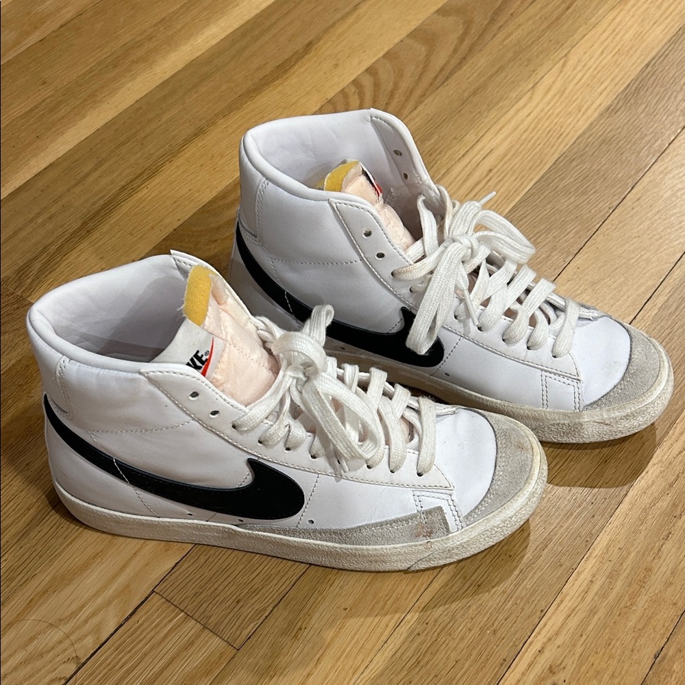 Nike White and Black High-Tops
